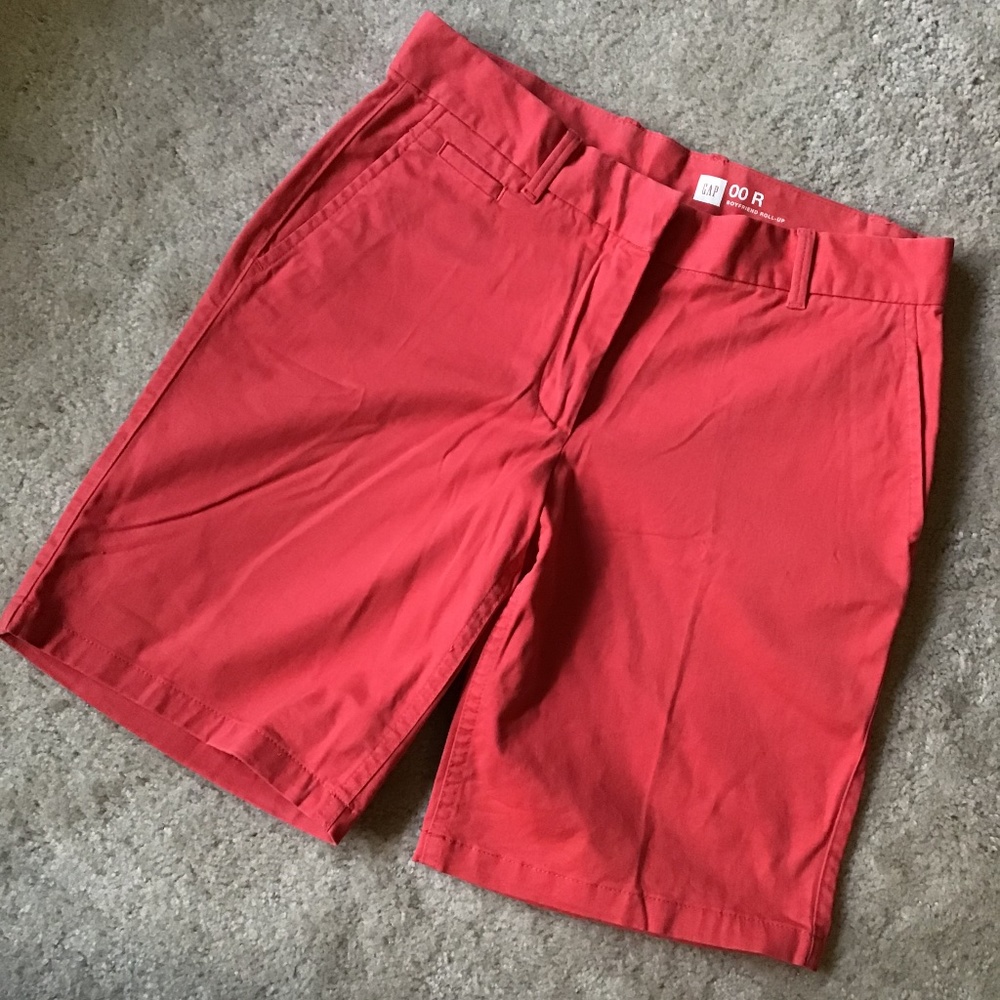 GAP sz 00 R red boyfriend roll-up khaki shorts EUC